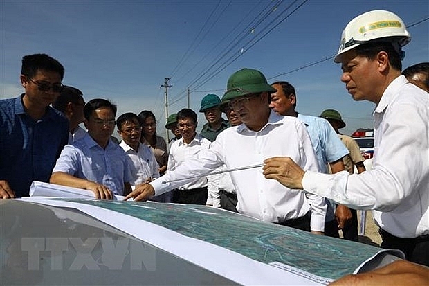 deputy pm inspects site clearance of cao bo mai son expressway project