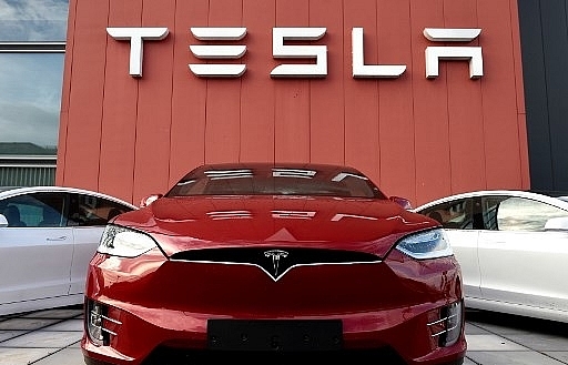 Highflying Tesla reports surprise profit despite COVID-19 upheaval