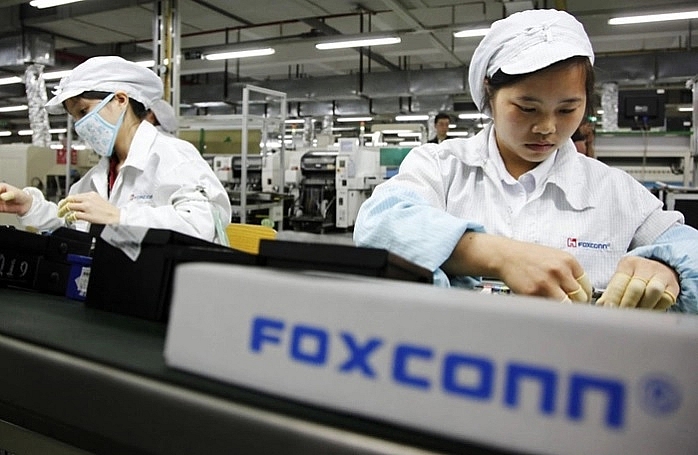 Foxconn forced to re-employ at outside locations