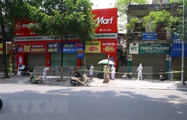 A residential area in Hanoi is isolated after a COVID-19 case was detected (Photo: VNA)