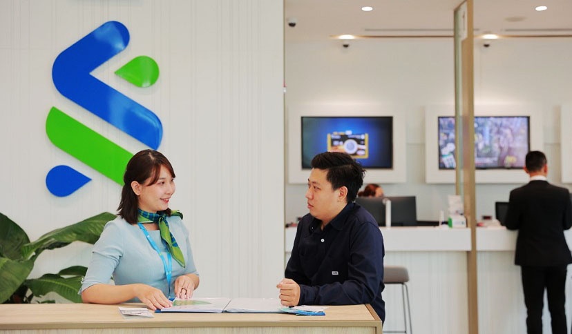 Standard Chartered Vietnam scoops prestigeous awards