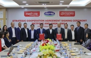 Vietnamese companies join forces to develop telecom and e-payment services in Cambodia