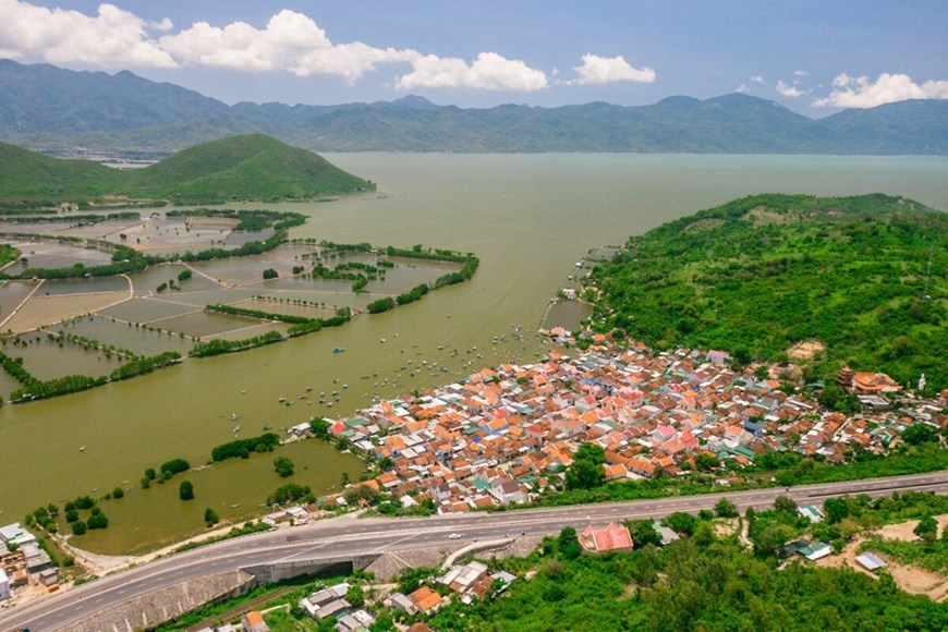 Khanh Hoa - Phu Yen route: View from above