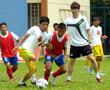 korean charity supports soccer in vietnam