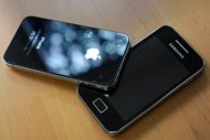 apple samsung smartphone clash heads to jury