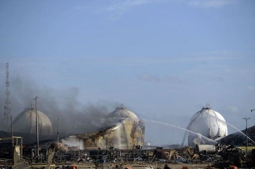 Chavez eyes political fallout from deadly refinery fire