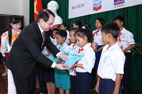 more scholarships awarded to mekong delta schoolchildren