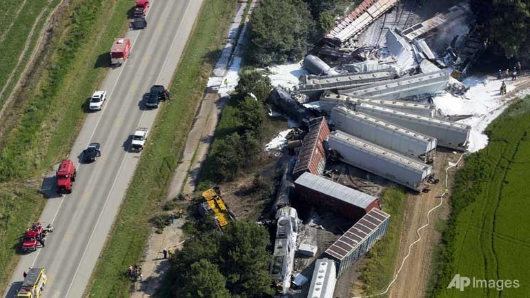 Trains carrying toxic chemicals collide in US, 2 dead