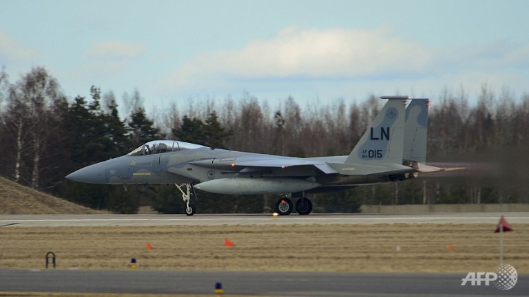 us f 15 fighter jet crashes in virginia