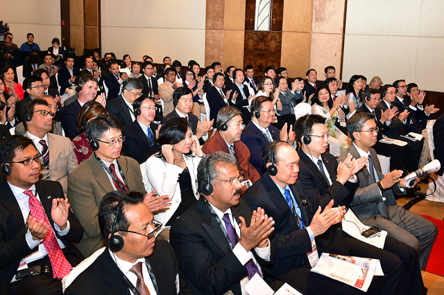 pm attends dialogue with asean business representatives