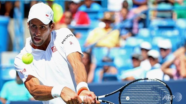 djokovic routs wawrinka to book semi spot