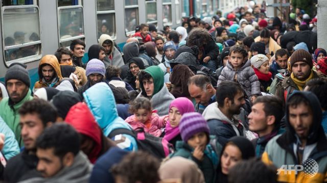 germany expects 300000 asylum seekers this year official