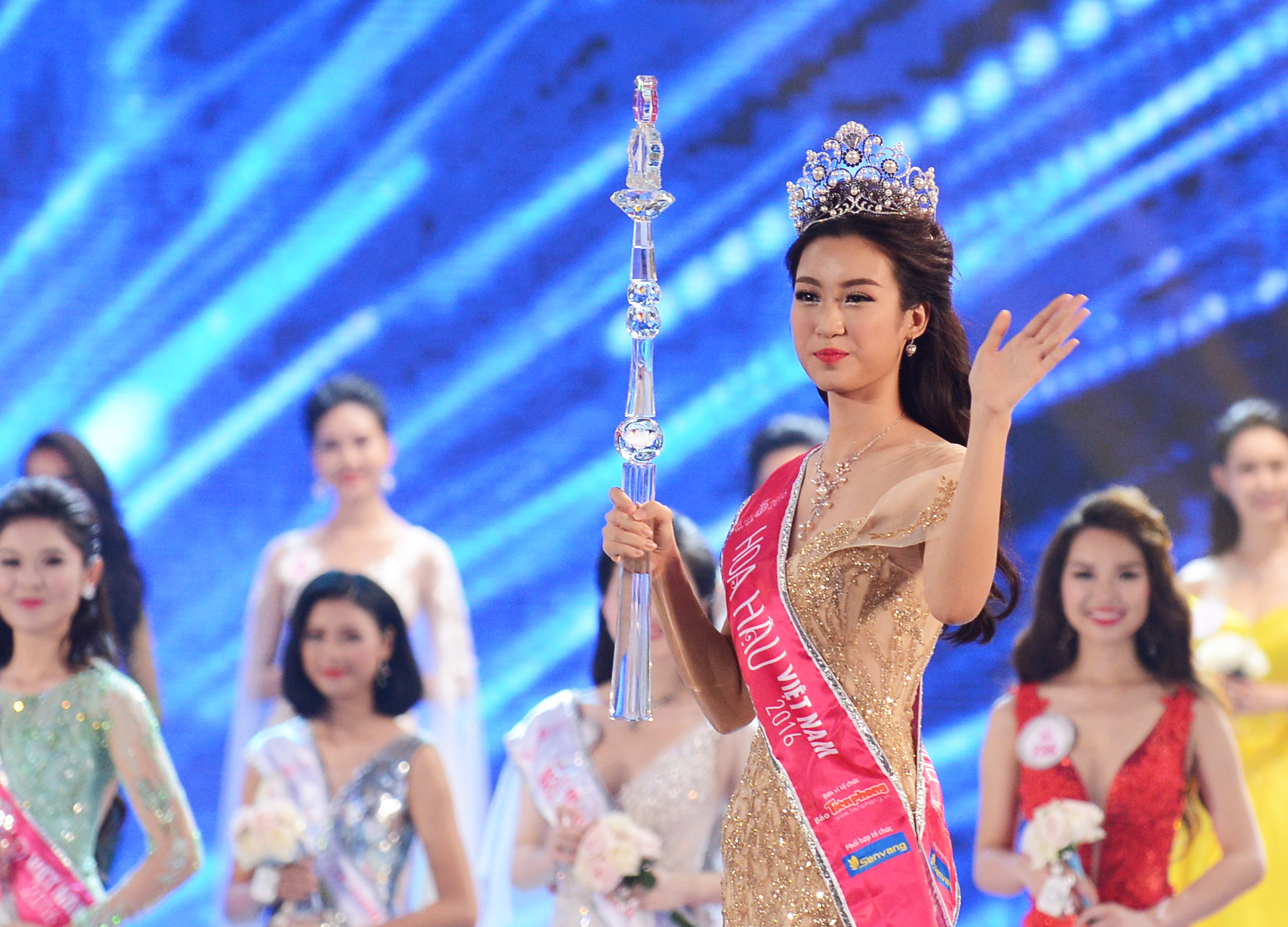 Hanoi beauty crowned Miss Vietnam 2016