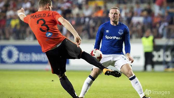 everton ac milan secure europa league progress