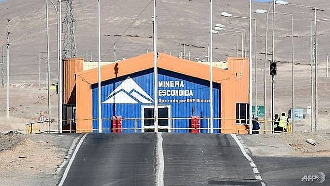 worlds biggest copper mine in chile agrees to strike