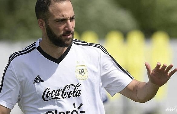 Higuain signs for AC Milan as Bonucci returns to Juventus