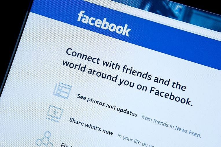 facebook in talks with banks to share customer details expand customer service