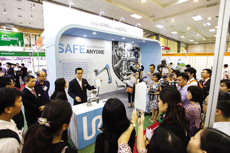 smart factory focus felt at manufacturing expo