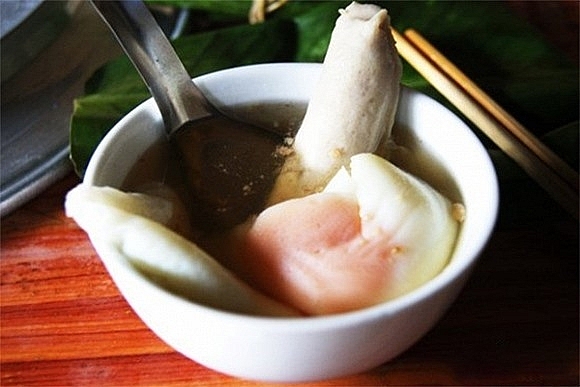 Hot steamed rice rolls, a must try in Cao Bang