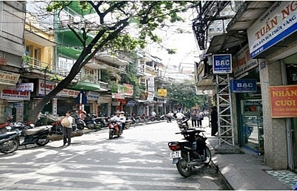 Hang Bac: the core street of the Old Quarter