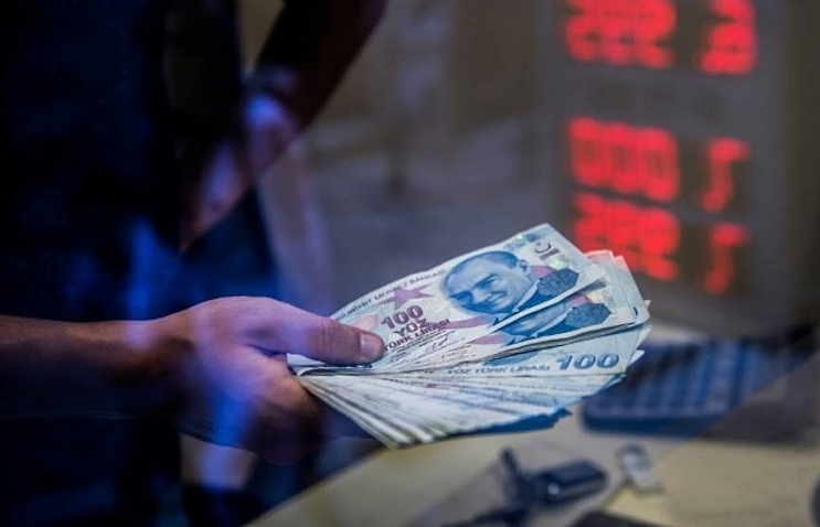 Turkey hikes tax on forex deposits to prop up lira