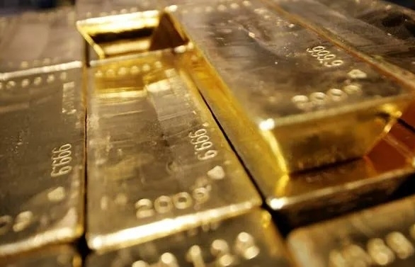 Investors seek safety in bonds, gold on fears over economic outlook