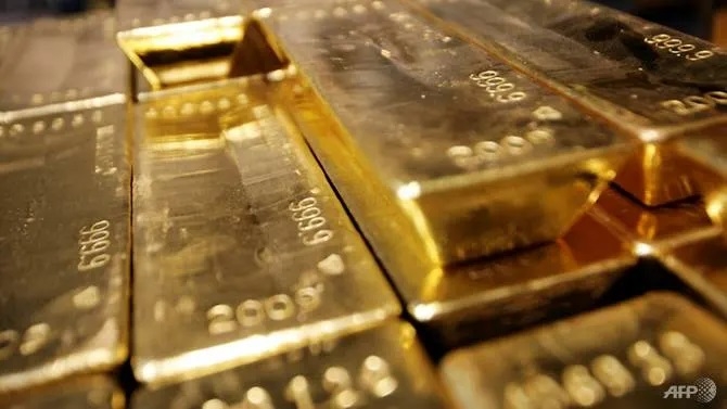 investors seek safety in bonds gold on fears over economic outlook