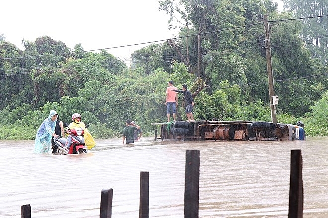heavy rain flooding cause losses in dak lak province