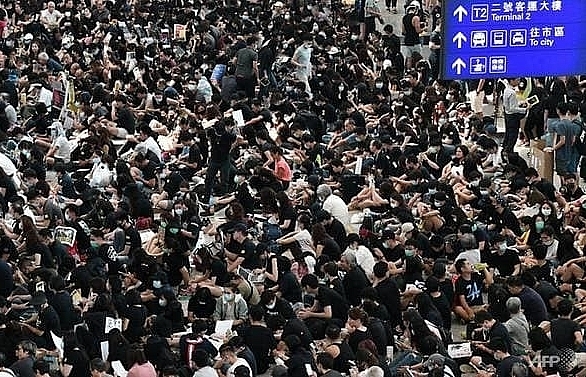 Hong Kong protesters kick off airport rally