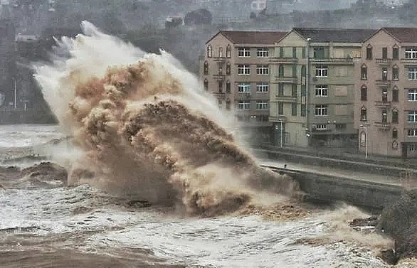 18 dead 14 missing as typhoon lekima hits china