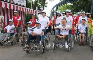 Thousands walk for AO victims, people with disabilities