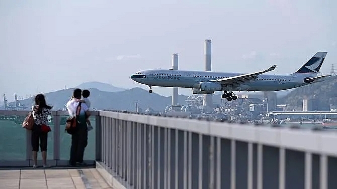 cathay pacific warns it could fire staff for supporting illegal protests