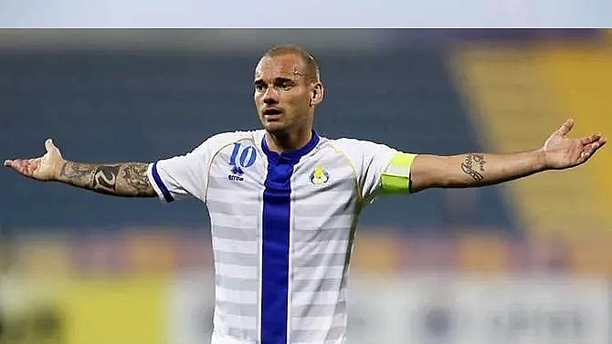 dutch hero sneijder announces retirement