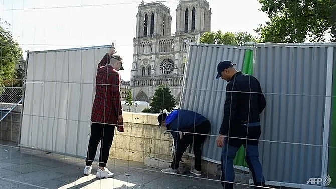 paris launches notre dame lead decontamination work