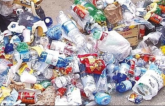 Tourism sector strives to reduce plastic use