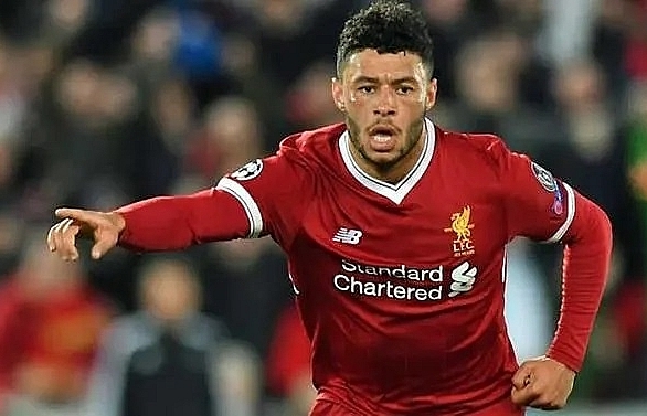 Oxlade-Chamberlain signs new Liverpool deal