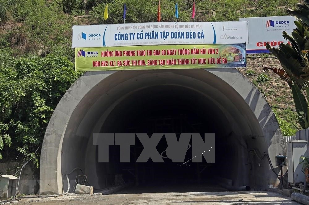 hai van tunnel 2 project to be completed in 2020