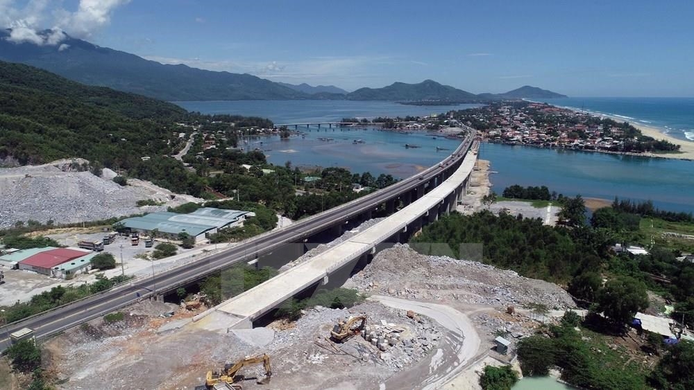 hai van tunnel 2 project to be completed in 2020