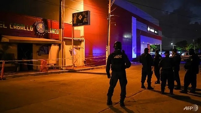 attackers kill 26 in mexico bar fire