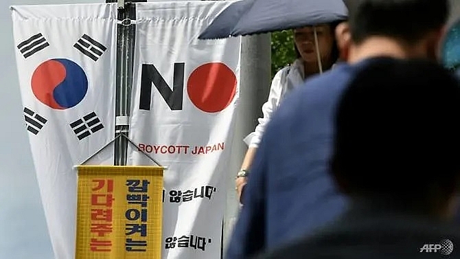 japan south korea spat an economic lose lose experts