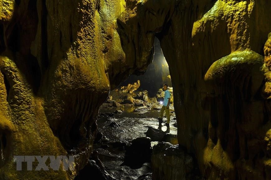 van trinh cave in ninh binh province