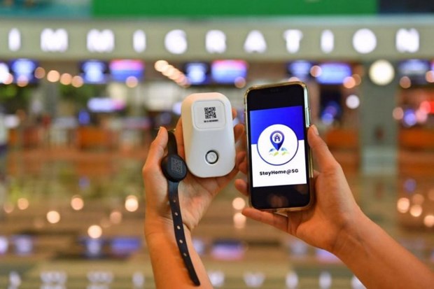 travellers to singapore to wear electronic tracking device