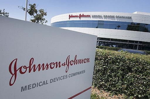 us signs 1 billion vaccine deal with johnson johnson