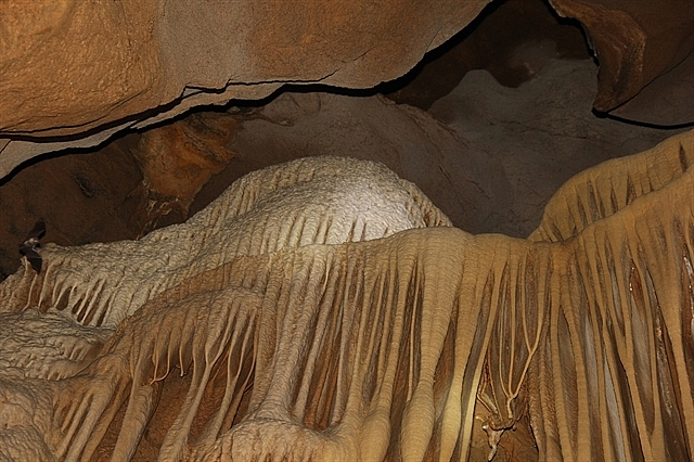 new cave discovered in quang tri