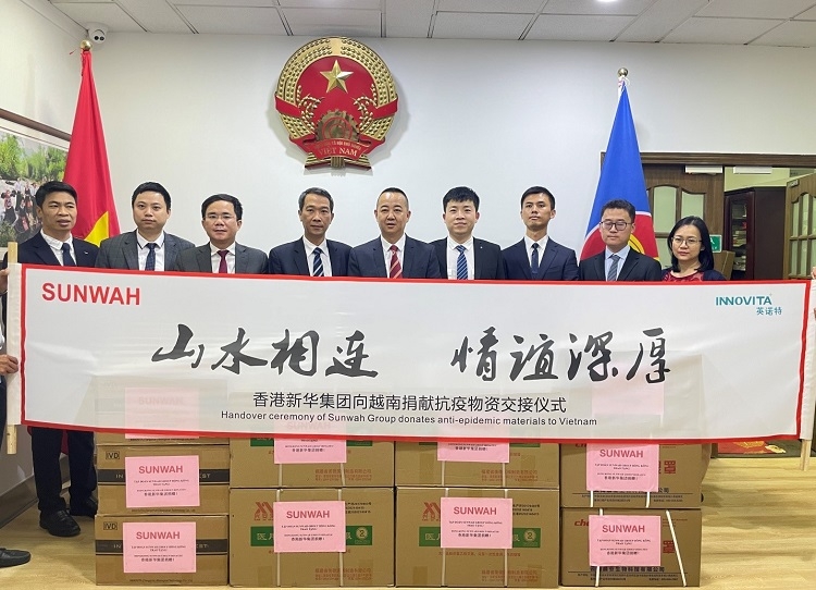 The donation of anti-epidemic materials of Sunwah Group to the Vietnamese Consulate General in Kunming is a practical support to Vietnam in the fight against COVID-19