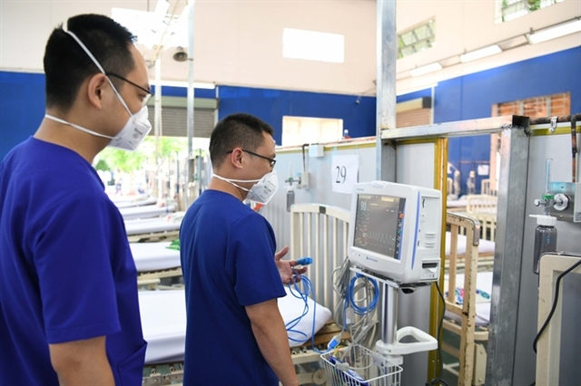 A field hospital for COVID-19 patients in HCM City's Phú Nhuận District opened on August 12. The city is in serious need of more medical personnel to meet demand at healthcare facilities.– Photo nld.com.vn