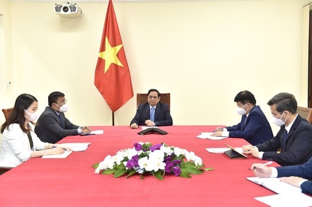 Prime Minister Pham Minh Chinh holds online talks with Pfizer Chairman and CEO Albert Bourla. (Photo: VNA)