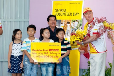 deutsche post dhl employees in vietnam mark global volunteer day