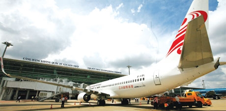Aviation firms fly to foreign funds