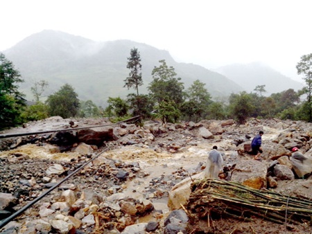 flood disaster 25 swept away two die 11 missing